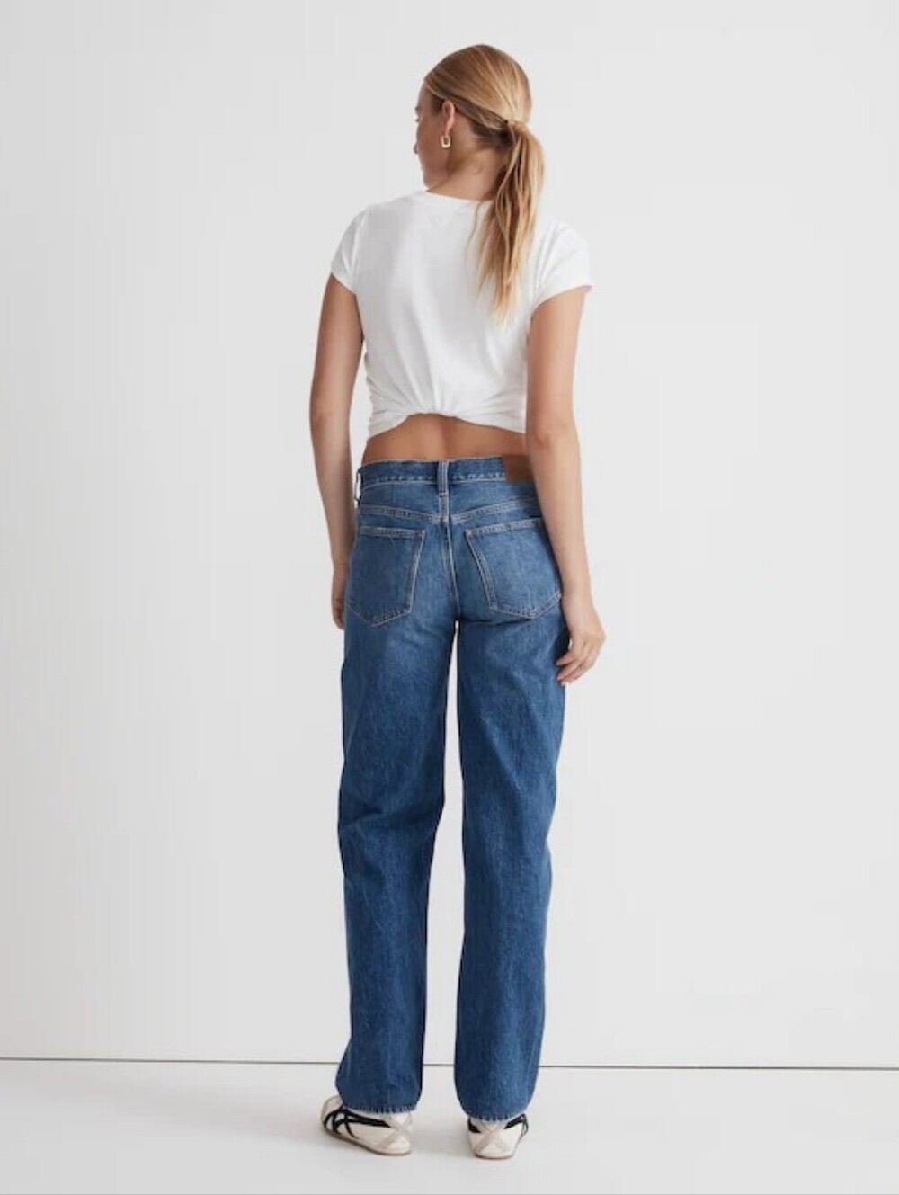 Madewell Low-Slung Straight Jeans in Palmina Wash Model Off-Duty Rigid Denim 24 - Picture 3 of 15